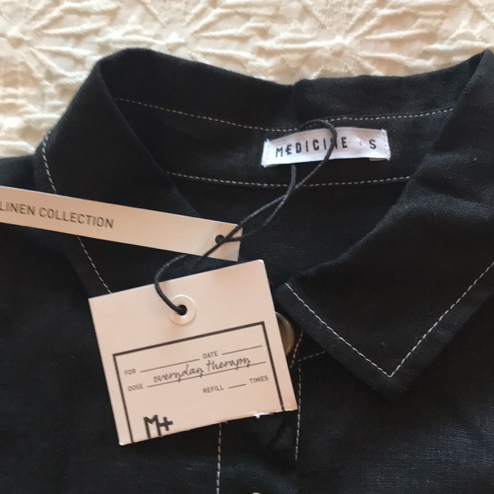 Black linen blouse with white stitching - Picture 10 of 11